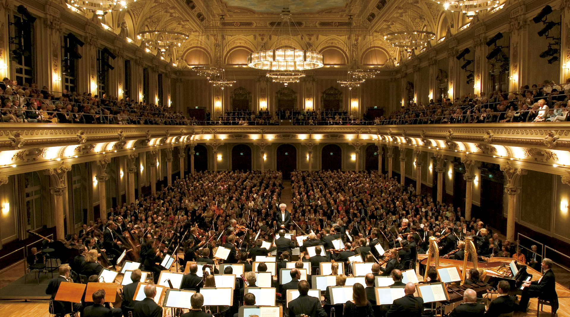 Die Berliner Philharmoniker mit Sir Somon Rattle im Grossen Saal der Historischen Stadthalle Wuppertal