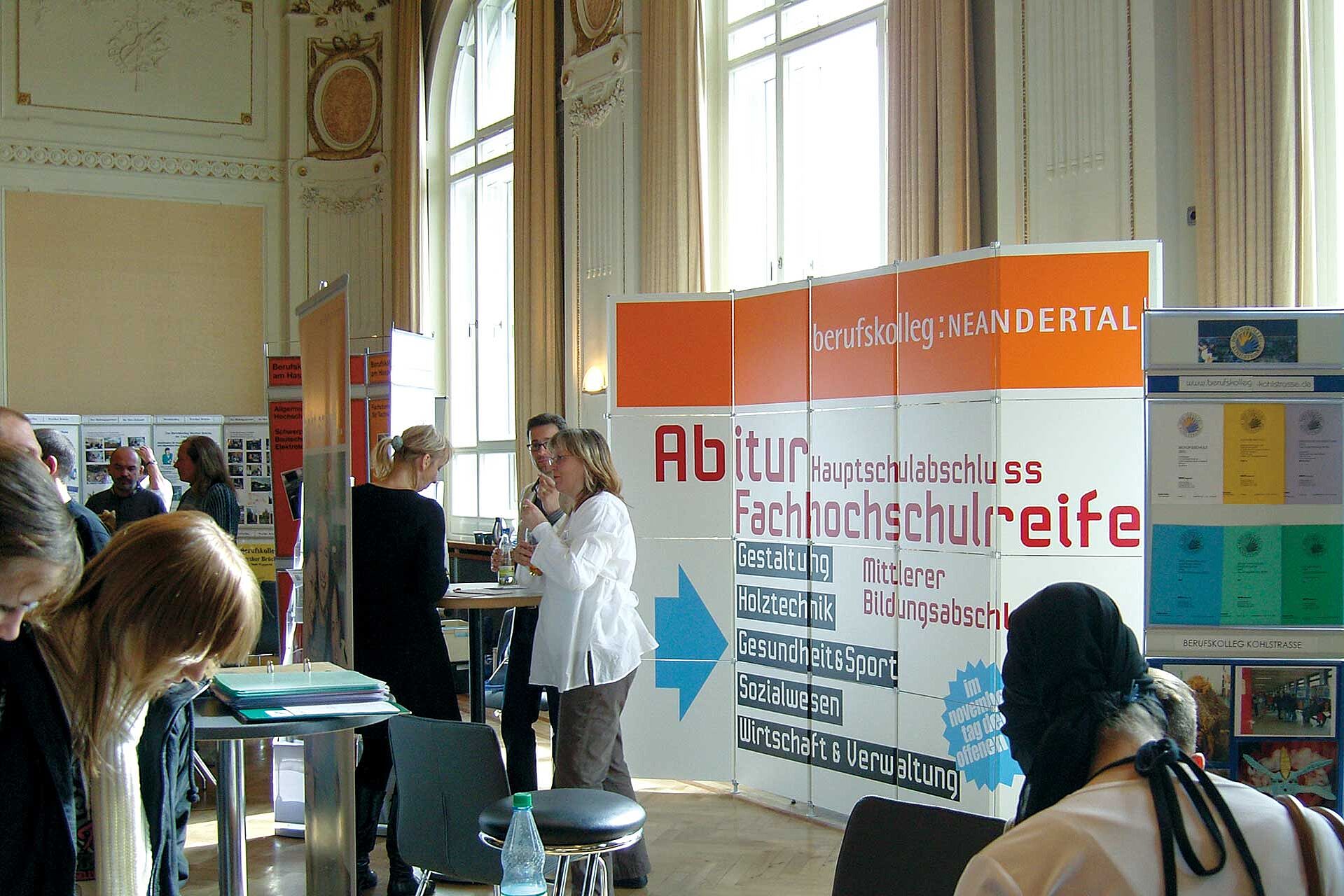 Ausbildungsbörse im Mendelssohn Saal in der Historischen Stadthalle Wuppertal